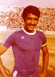 라힘 카림 알미나의 주장 (1978–1983), 1979년 경기에서 주장의 완장을 착용하고 있다.