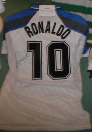 1998-99 시즌 호나우두가 사용한 인테르 유니폼