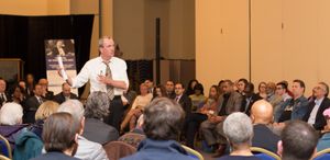 2017년 캠페인 행사를 하는 머피