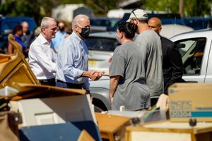 머피는 2021년 9월 조 바이든 대통령과 함께