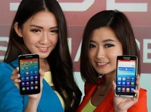 2014년 출시 행사에서 선보인 레노버 Vibe X 스마트폰