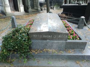 파리 몽파르나스 묘지에 있는 시트로엥의 묘비