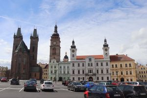 성령 대성당, 백탑 및 구 시청사