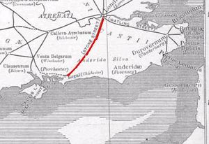 로마 시대의 스테인 또는 스톤 거리가 서리를 통과한다