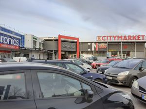 핀란드 우시마 클라우칼라에 있는 커뮤니티 쇼핑 센터