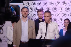  흐르지프(왼쪽)