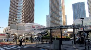 무사시코스기역 앞 광장 및 상업 시설