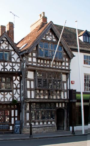 스트랫퍼드 어폰 에이번에 있는 하버드 하우스는 존 하버드의 어머니 캐서린 로저스의 어린 시절 집이었다.