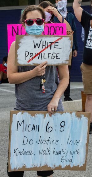 미가 6:8을 인용한 조지 플로이드 시위 참가자, 오하이오주 콜럼버스