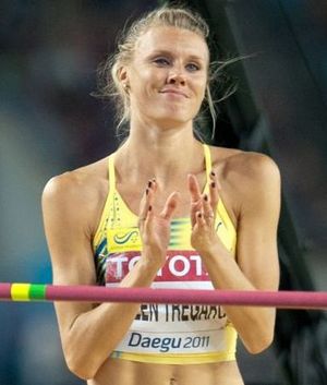 에마 그린 트레가로(SWE)는 동성애자 권리 지지를 위해 손톱에 페인트를 칠했다.