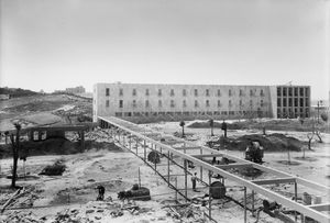 건설 중인 하닷사 간호 학교, c. 1934