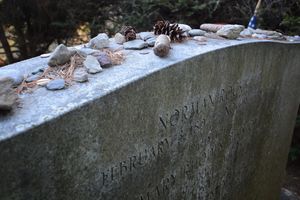 매사추세츠주 스톡브리지 묘지에 있는 록웰의 묘