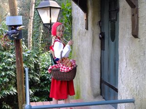 요정 테마파크 에프텔링의 빨간 두건 아가씨 ( 노르트브라반트 주)