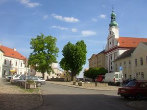 흐스 광장의 수도원 단지 (오른쪽)