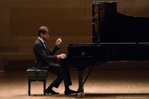 2017년 10월 카네기 홀에서 공연하는 다닐 트리포노프