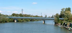 모젤강 위에 위치한 장 모네 다리 - 메스