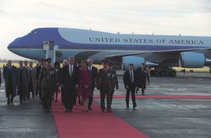 1995년 더블린을 방문한 빌 클린턴 미국 대통령을 맞이하는 로빈슨