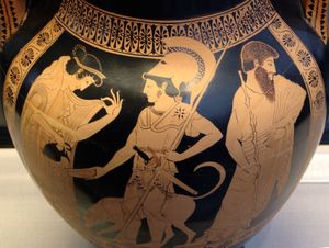 왼쪽 어깨에 8개의 뾰족한 태양을 가진 호플리테스. 고대 그리스 아티카 적색상 배 암포라, 기원전 500–490년, 이탈리아 불치 출토. 뮌헨 국립 고대 유물 수집관.