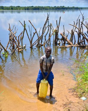 악어의 공격 위험을 줄이기 위한 우간다의 방벽