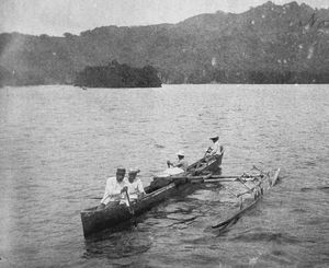 포트 로틴의 토착 카누(1899–1900).
