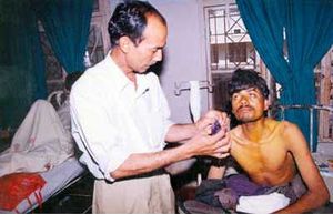 구자라트 지진 피해자를 위한 응급 처치 캠프