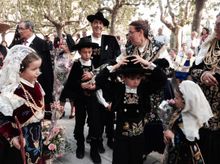 비르헨 데 라 베가에게 드리는 꽃 봉헌