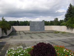 나치 희생자 325명 묘지 기념관