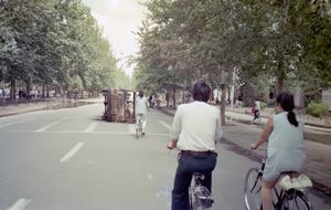 1989년 6월 6일, 베이징 거리에서 불에 탄 차량