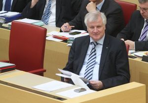 2013년 바이에른 주 의회에 앉아 있는 제호퍼