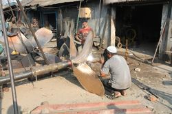 다카 조선소 – 프로펠러 용접