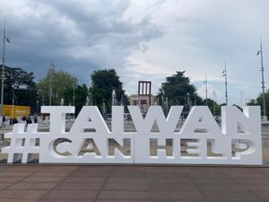 2023년 세계보건총회 기간 중 제네바 국제 연합 유럽 사무소 앞에서 전시된 "#TaiwanCanHelp" 설치 미술