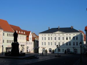 서쪽에서 본 마르크트 광장, 구 화물 계량소와 함께