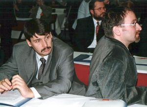 2000년 피데스 첫 정부 시절의 야노시 아데르와 요제프 사예르