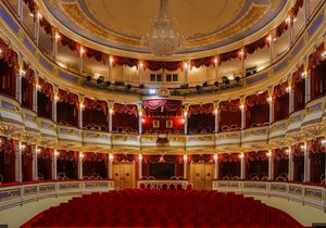 오시예크 크로아티아 국립 극장 내부