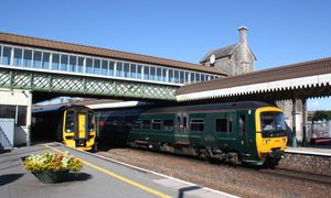 웨스턴슈퍼메어 기차역