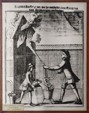 독일 바덴뷔르템베르크주 자렘 소방 박물관에 소장된 17세기 소화 활동 그림. 수동식 소방 펌프가 사용되었다.