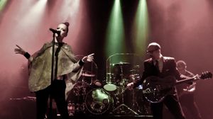 2012년 가비지 공연 모습. 영화 주제가를 불렀다.