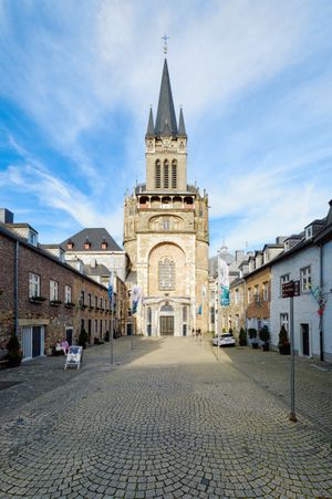 아헨 대성당 서쪽에서 본 모습