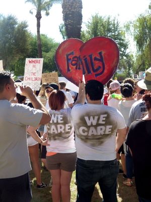 피닉스에서 열린 가족 격리 정책 반대 시위