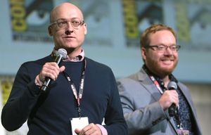 감독 마이크 미첼과 공동 감독 월트 도른은 2016년 샌디에이고 코믹콘에서 영화의 영상을 선보였다.