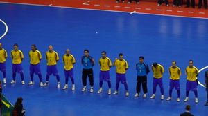 브라질 풋살 국가대표팀이 경기를 앞두고 정렬해 있다.