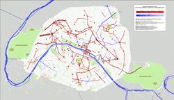 제2제정 시대에 나폴레옹 3세와 오스만이 건설한 대로와 거리는 빨간색으로 표시되어 있다. 부아 드 불로뉴 공원(왼쪽 녹지), 동물원이 있는 부아 드 뱅센 공원(오른쪽 녹지), 뷔트 쇼몽 공원, 몽수리 공원, 수십 개의 더 작은 공원과 광장도 건설했다.