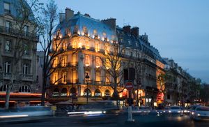 생미셸 대로 북쪽의 서점가.