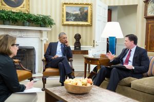 2016년 6월 12일, 올랜도 나이트클럽 총기 난사 사건에 대한 정보를 코미와 국토안보 보좌관 리사 모나코로부터 받는 오바마