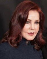 영화는 프리실라 뷰리 (사진)와 엘비스 프레슬리의 관계를 중심으로 한다.