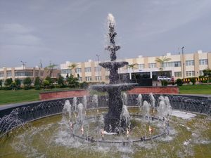 입법부 의회와 평의회를 host하는 사무국 건물, 아마라바티