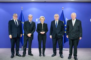 왼쪽부터: 바호주, 프로디, 폰 데어 라이엔, 융커, 산테르 (2024년)