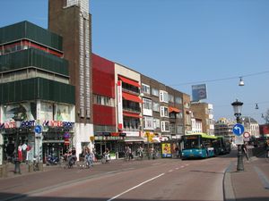 네덜란드의 안전하게 물리적으로 분리된 피에트파드(자전거 도로)