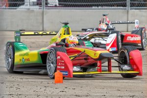 다니엘 압트가 2015 베를린 E-프리에서 레이싱을 하고 있다.