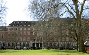 처치 하우스 (Church House) 1946년 1월 17일 첫 안전 보장 이사회 회의가 열린 런던